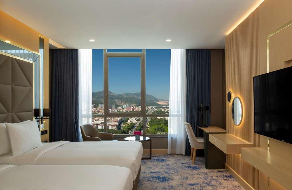 Doubletree By Hilton Manisa Hotel Room photo