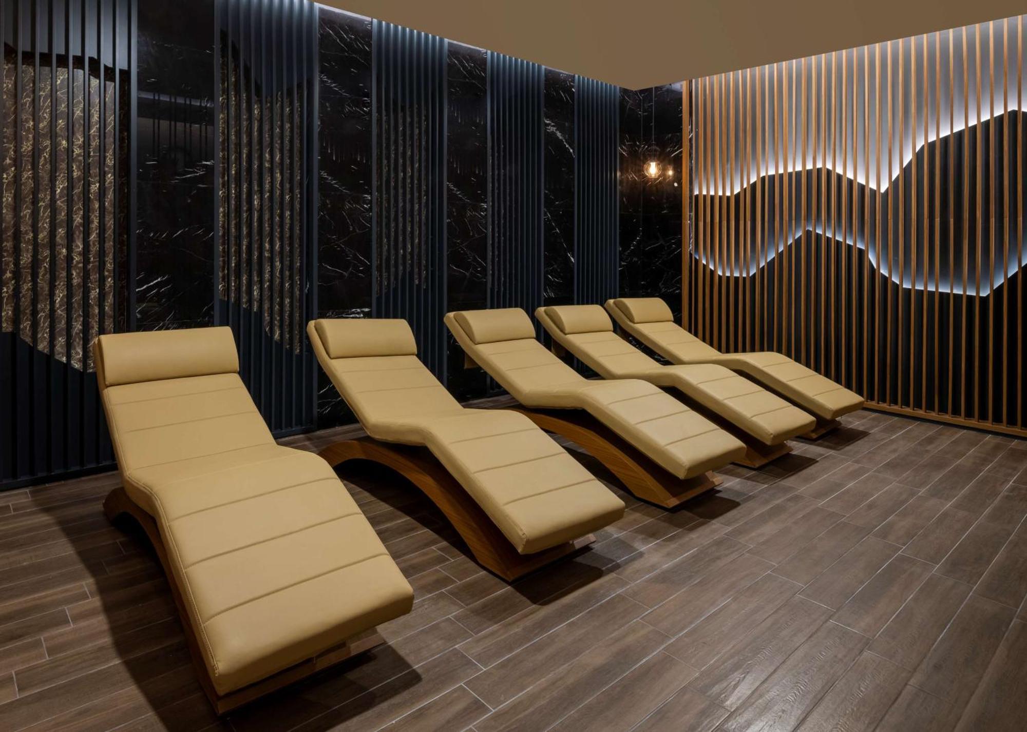 Doubletree By Hilton Manisa Hotel Exterior photo
