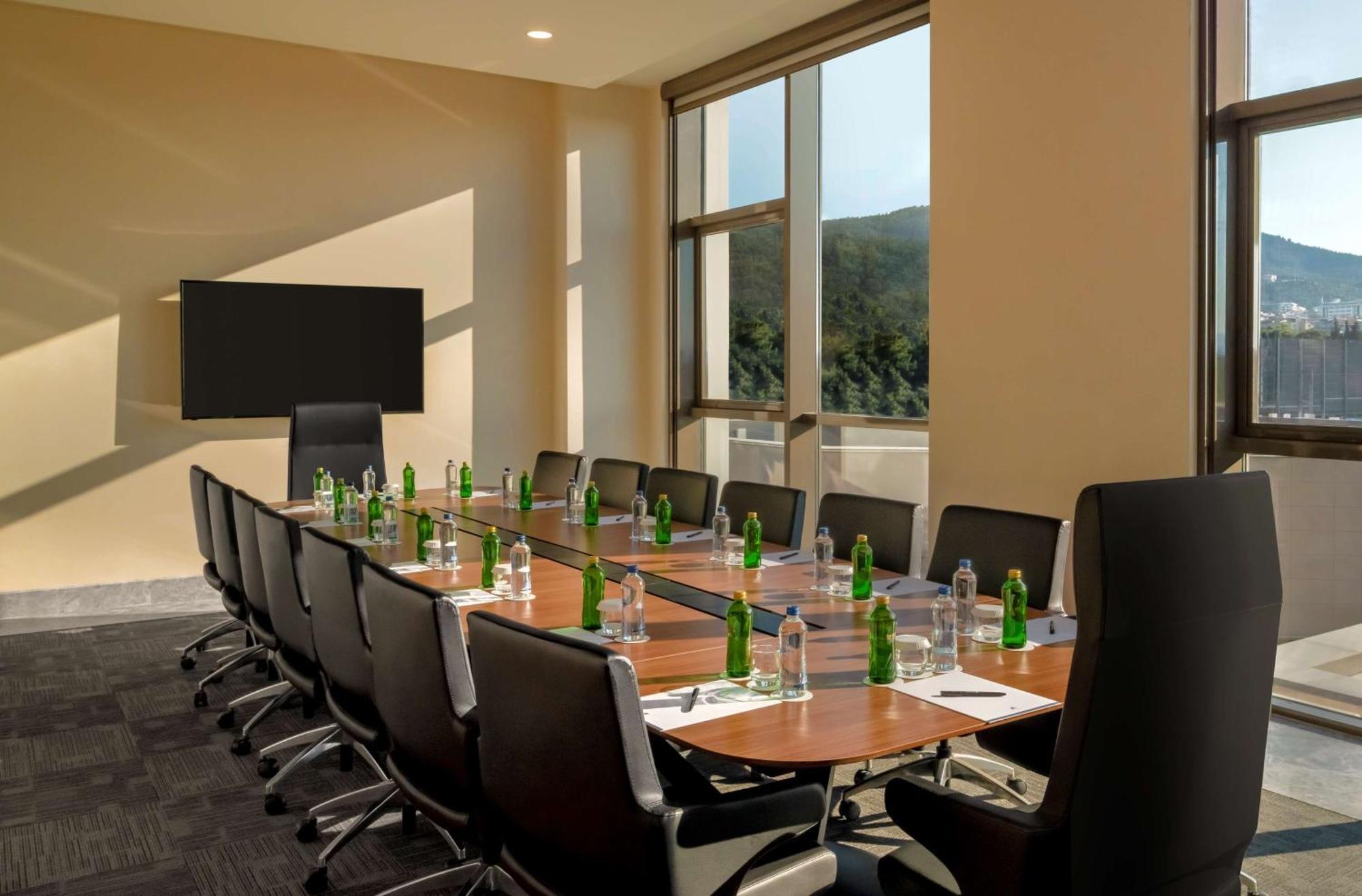 Doubletree By Hilton Manisa Hotel Exterior photo