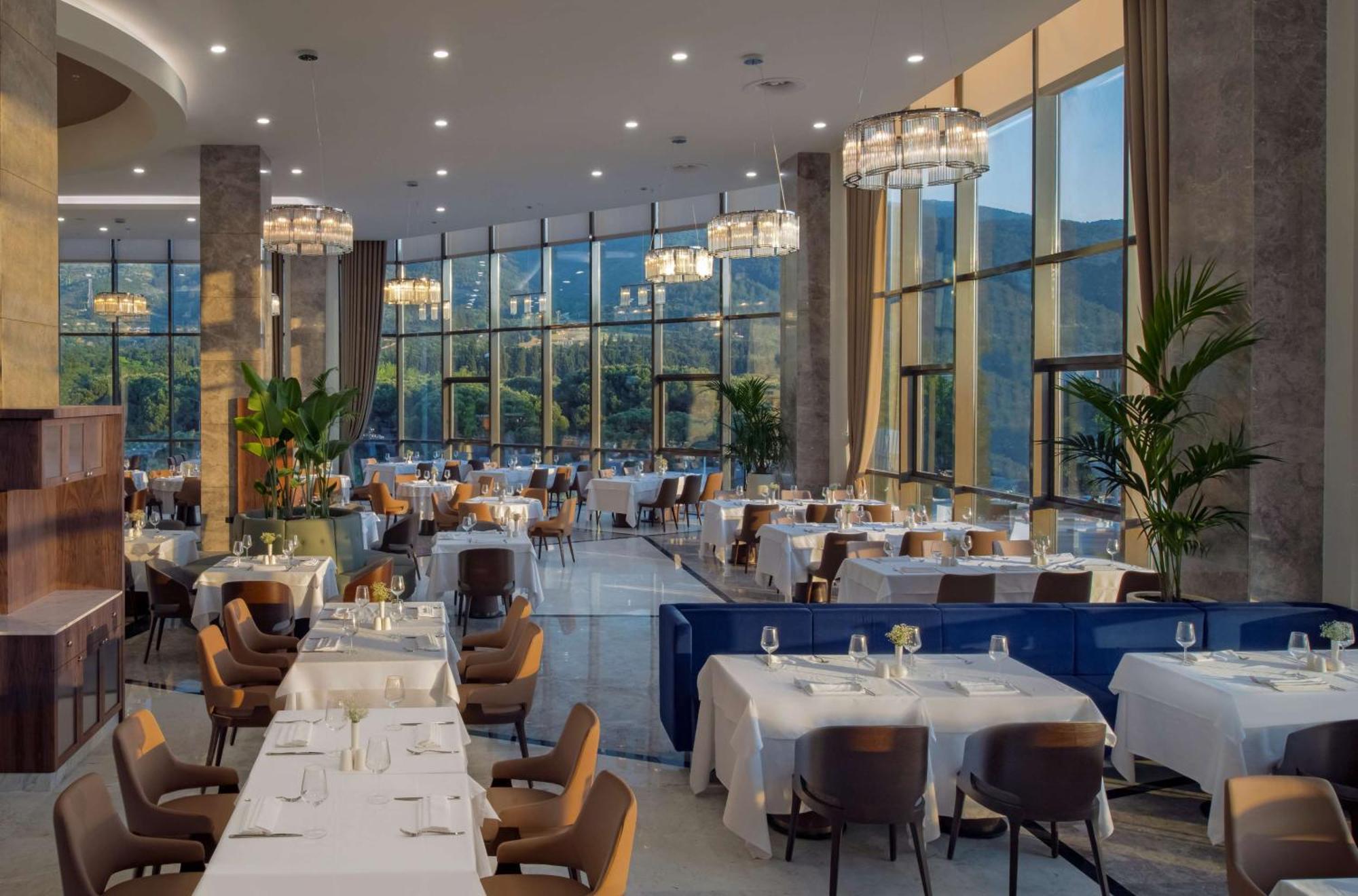 Doubletree By Hilton Manisa Hotel Exterior photo