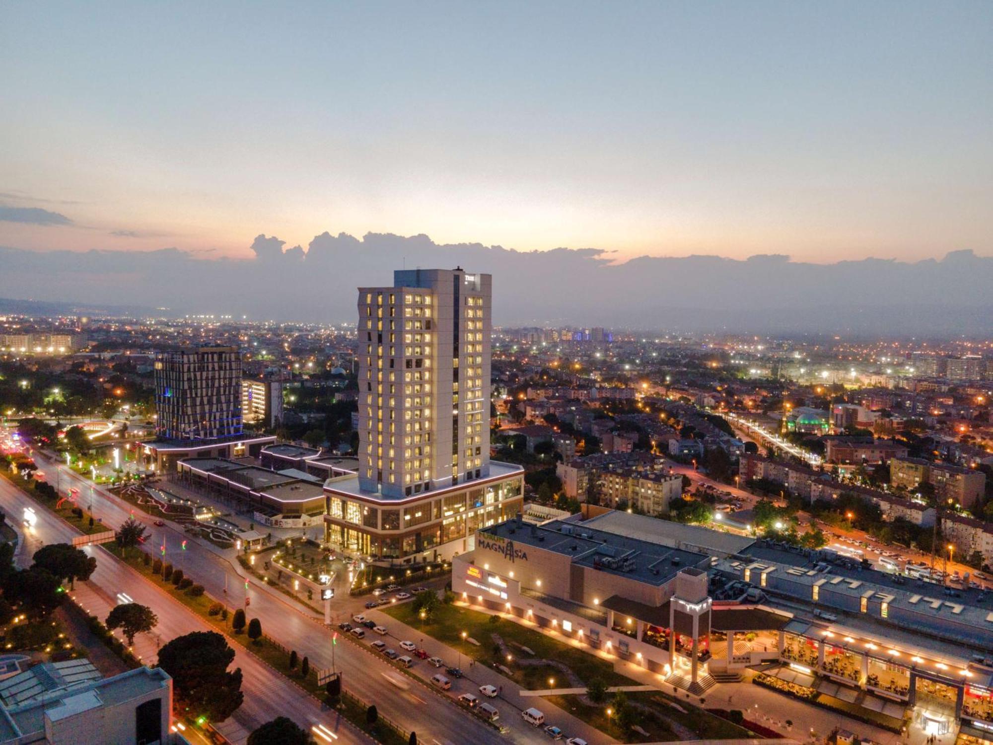 Doubletree By Hilton Manisa Hotel Exterior photo