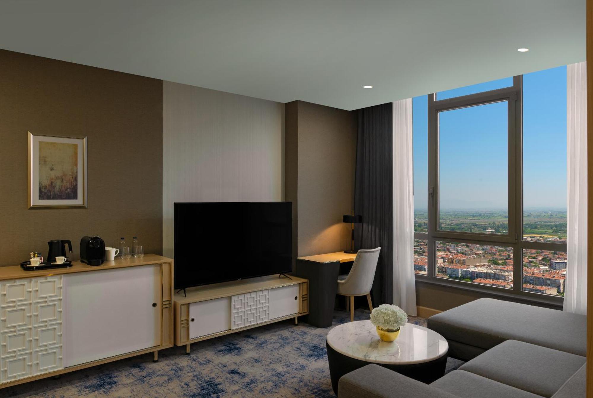 Doubletree By Hilton Manisa Hotel Exterior photo